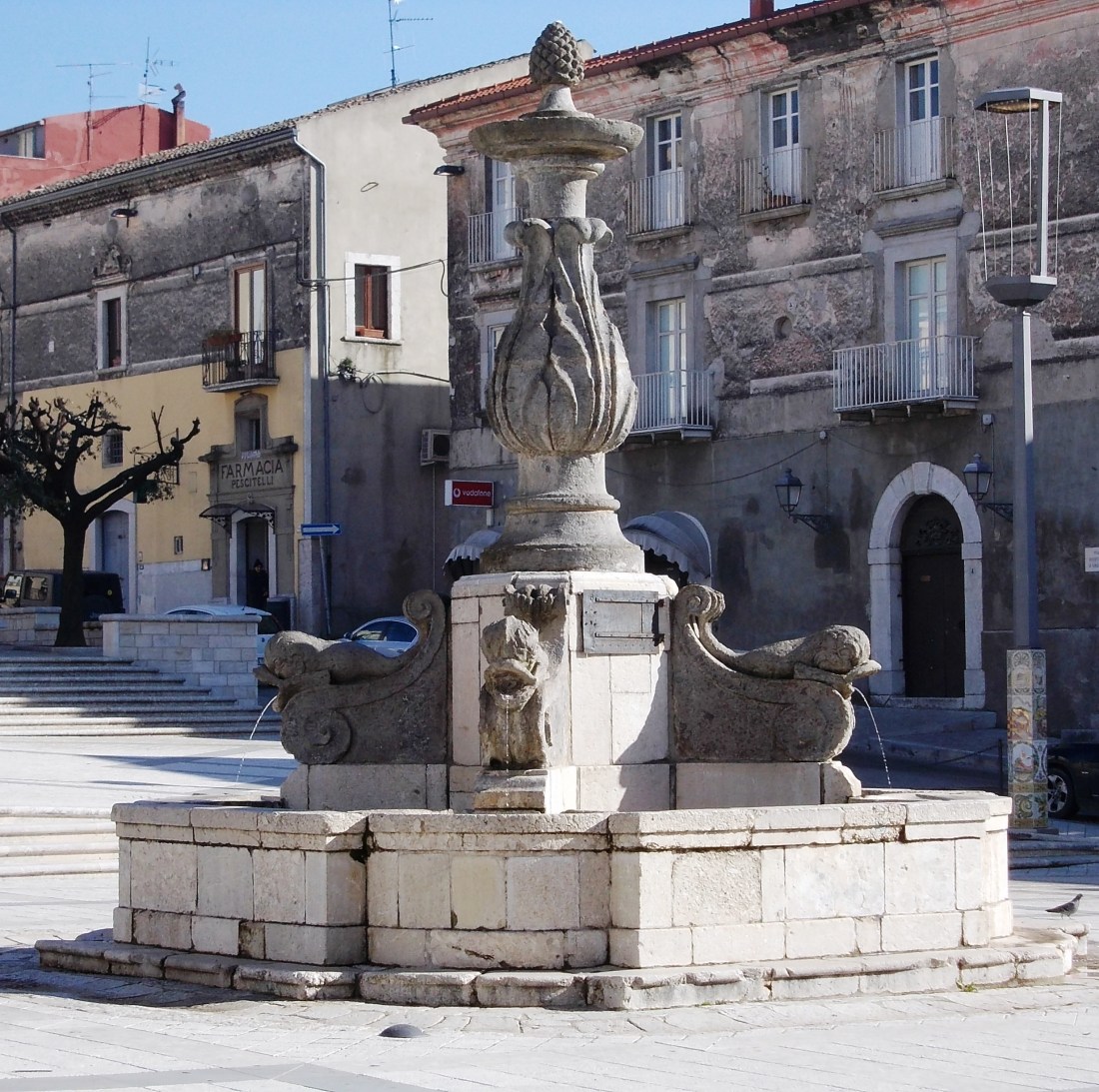 Fontana_dei_delfini_Cerreto_Sannita